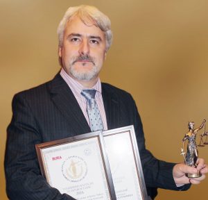 Адв. Кашъмов с награда Дело на 2016 за делото Моника Станишева vs Биволъ